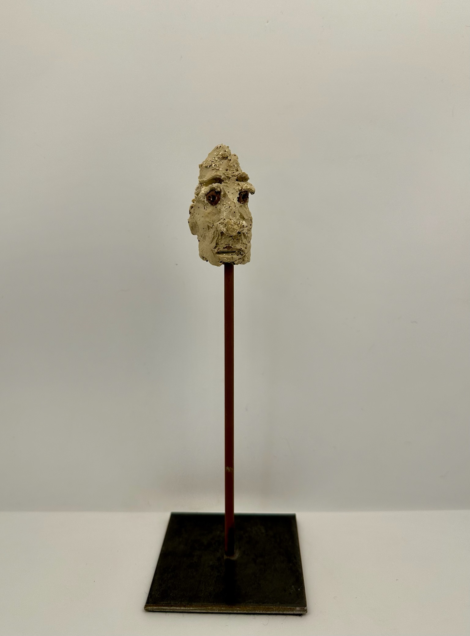 Les Rocailloux - petits visages sculptés sur socle – Image 6