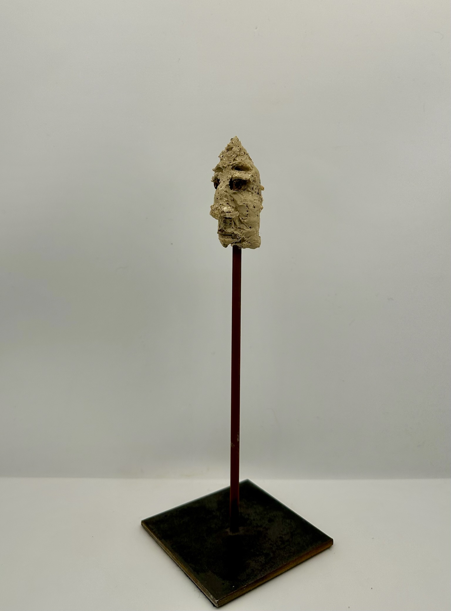 Les Rocailloux - petits visages sculptés sur socle – Image 7