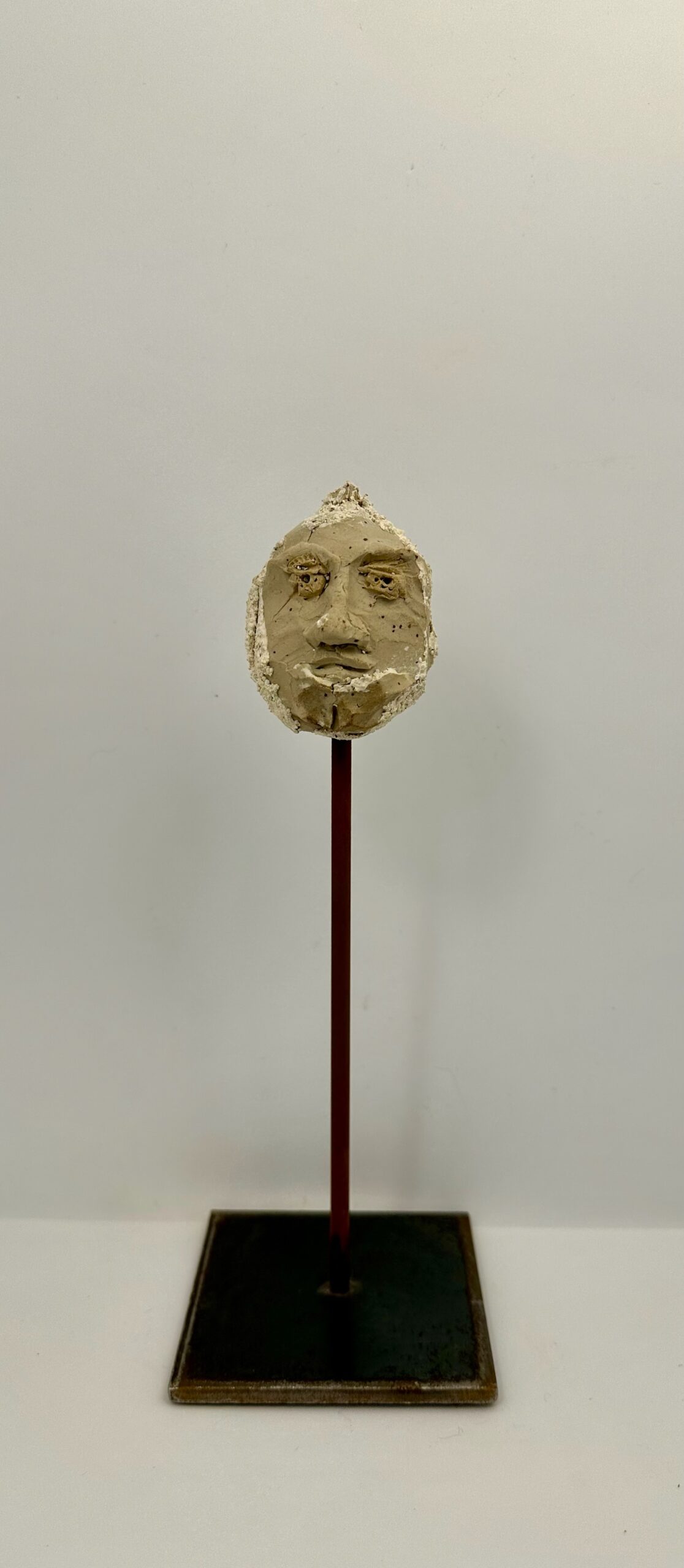 Les Rocailloux - petits visages sculptés sur socle – Image 4