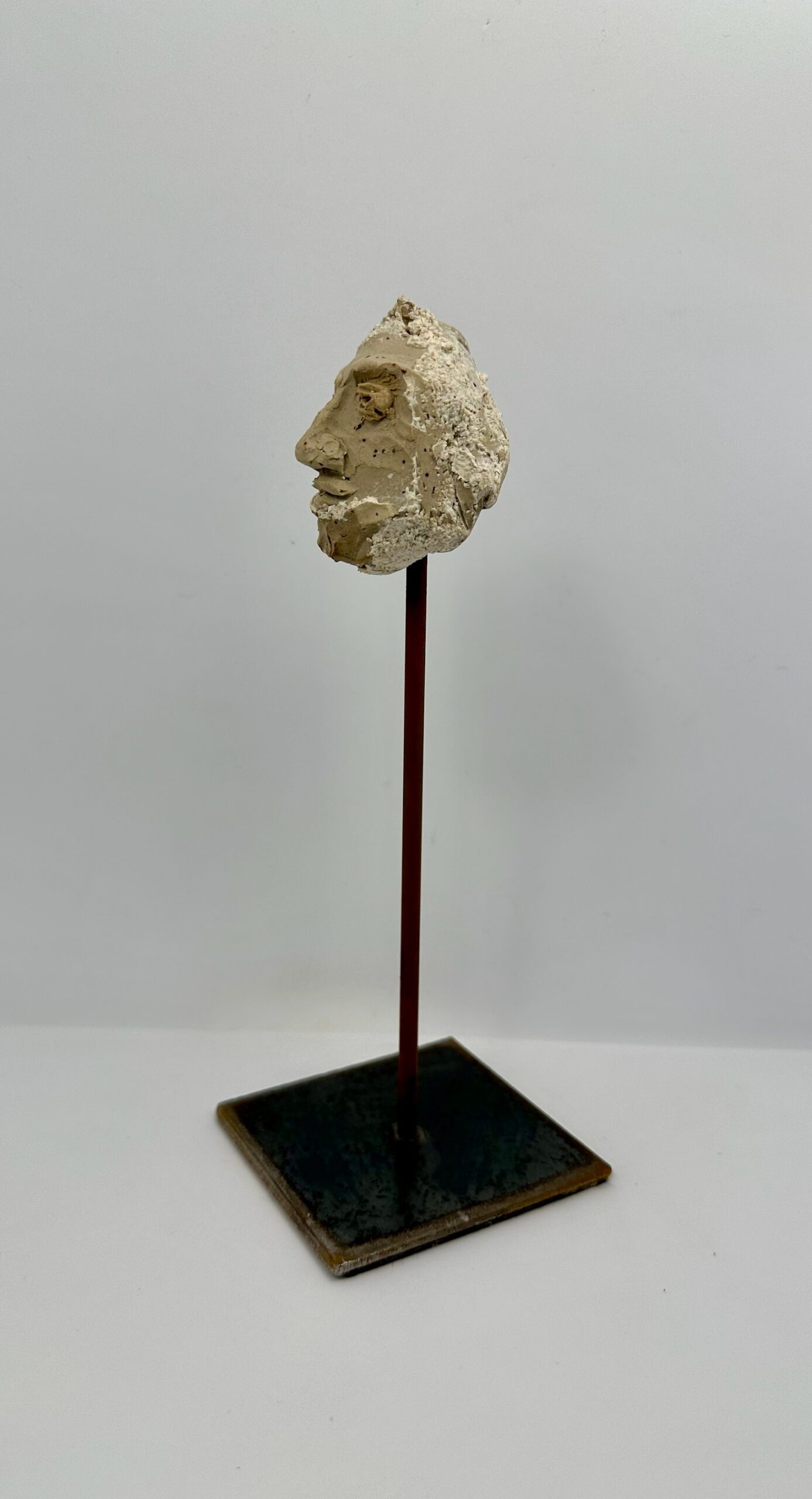 Les Rocailloux - petits visages sculptés sur socle – Image 5