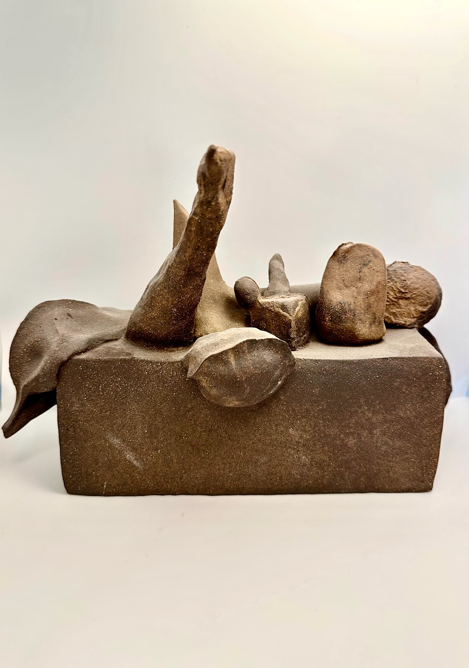 Sculpture contemporaine en grès – modelage main