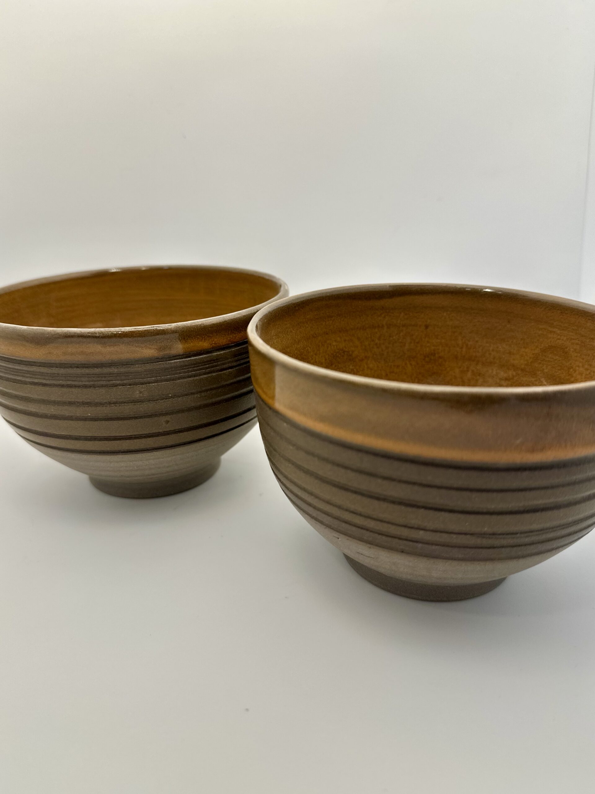 Bols artisanaux en céramique – brun et texturé