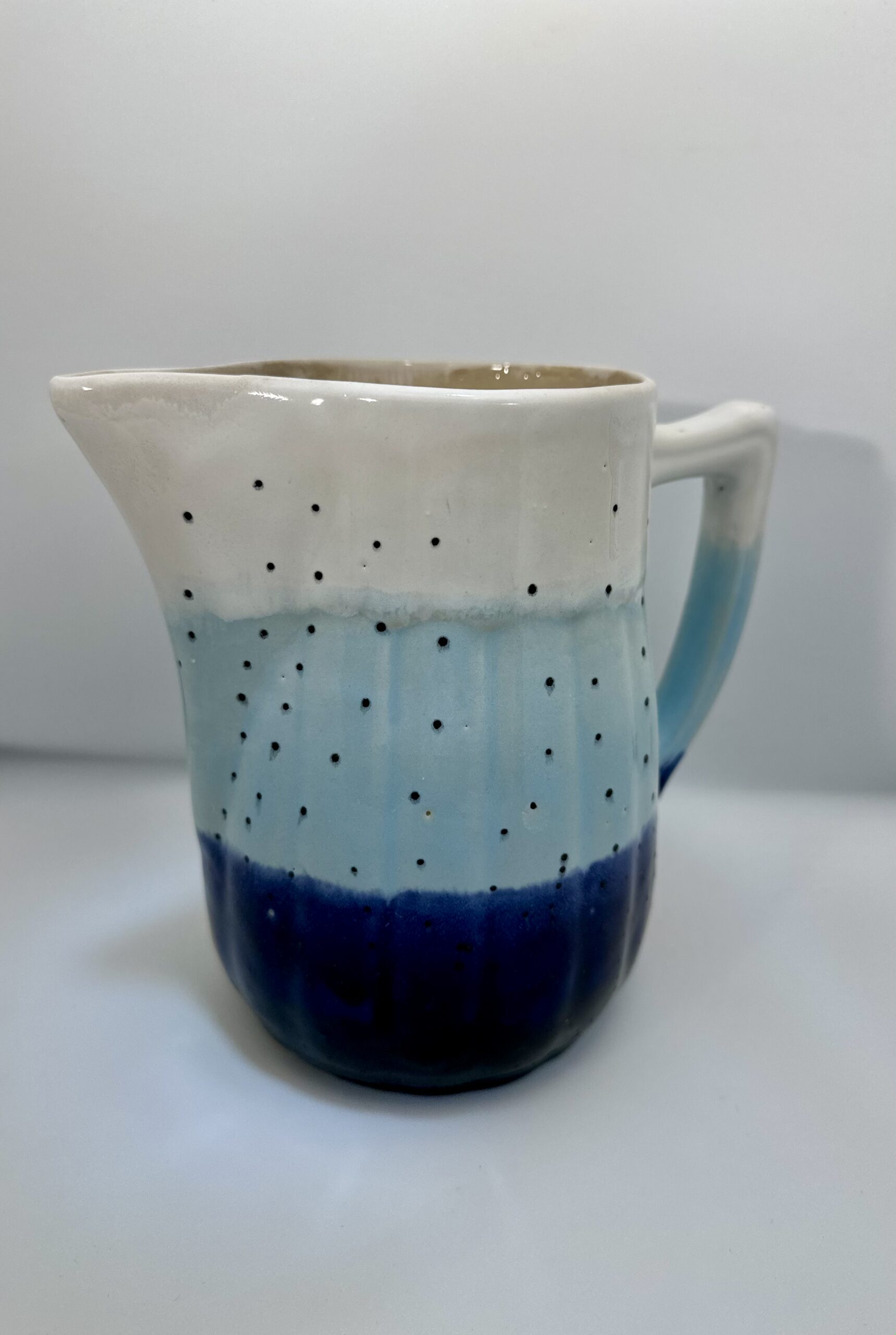 Carafe en grès — Dégradé bleu & blanc